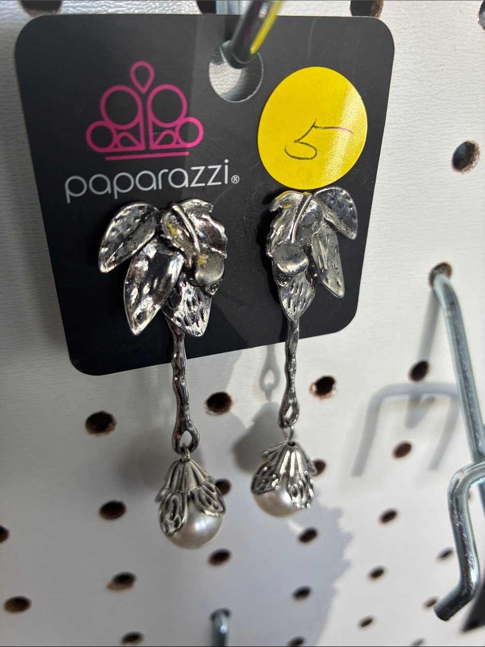 Paparazzi Silver Leaf Drop Earrings with Faux Pearl